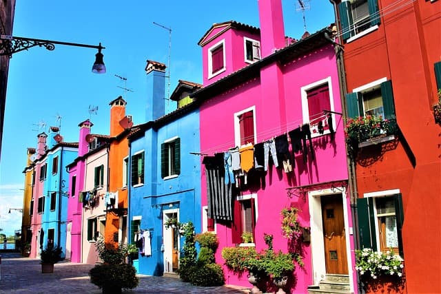 Burano, Italy - Colorful island village in the Venetian Lagoon - WOYAGER travel experience