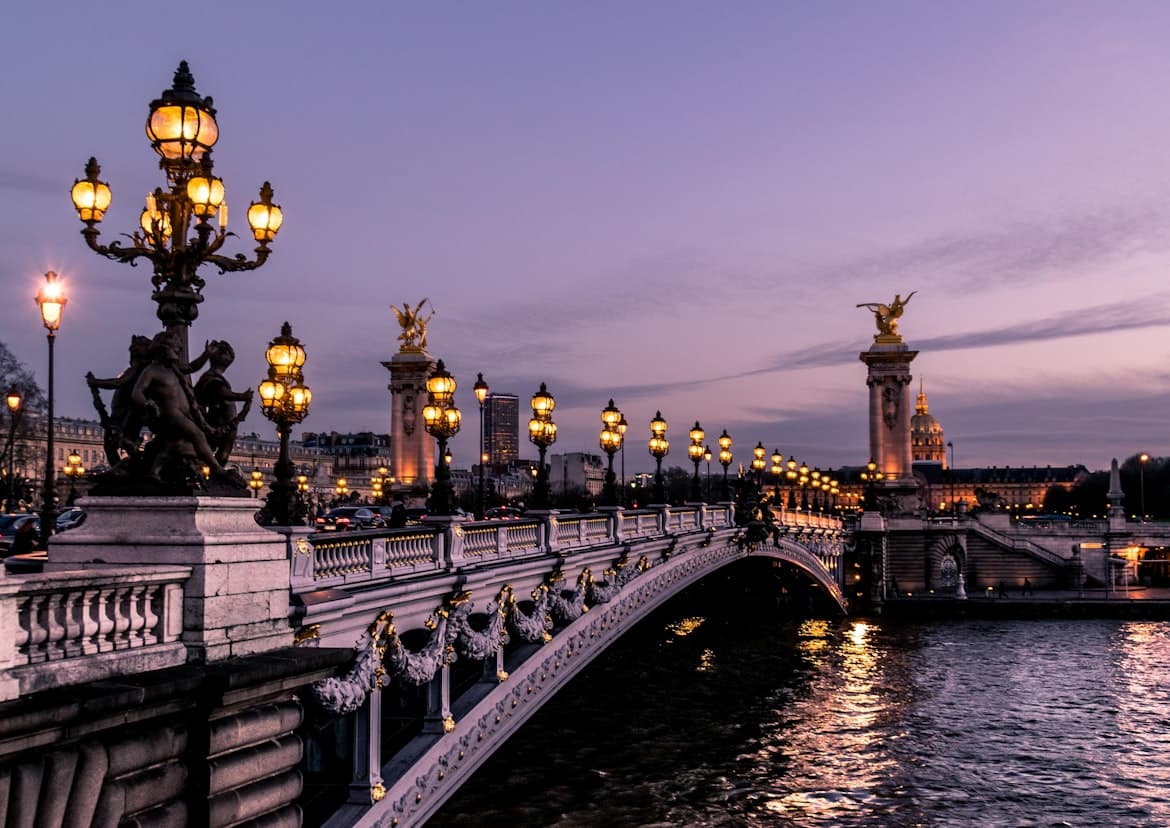 Paris, France - AI-generated itinerary with Parisian cafés and museum tours - WOYAGER trip planner